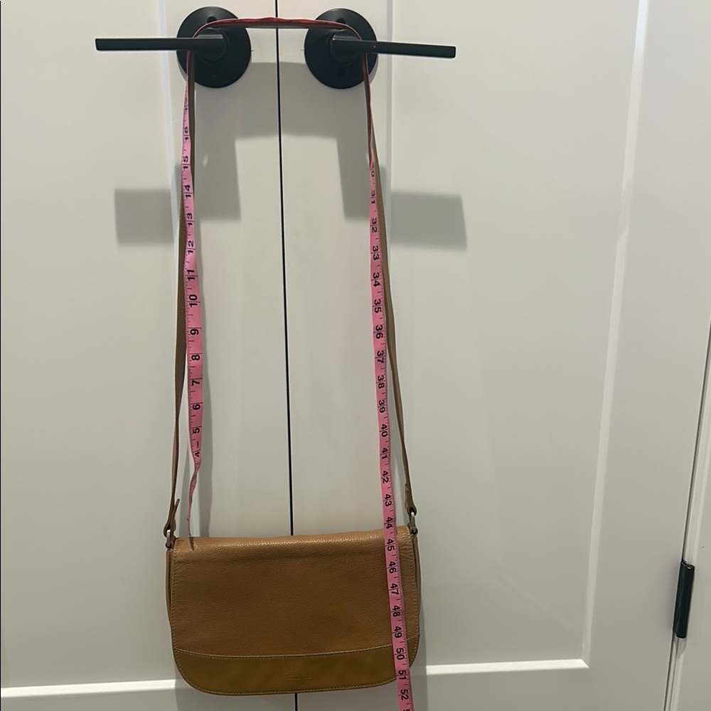 Vintage Longchamp Tan Crossbody Bag with Adjustable Strap - Picture 2 of 16